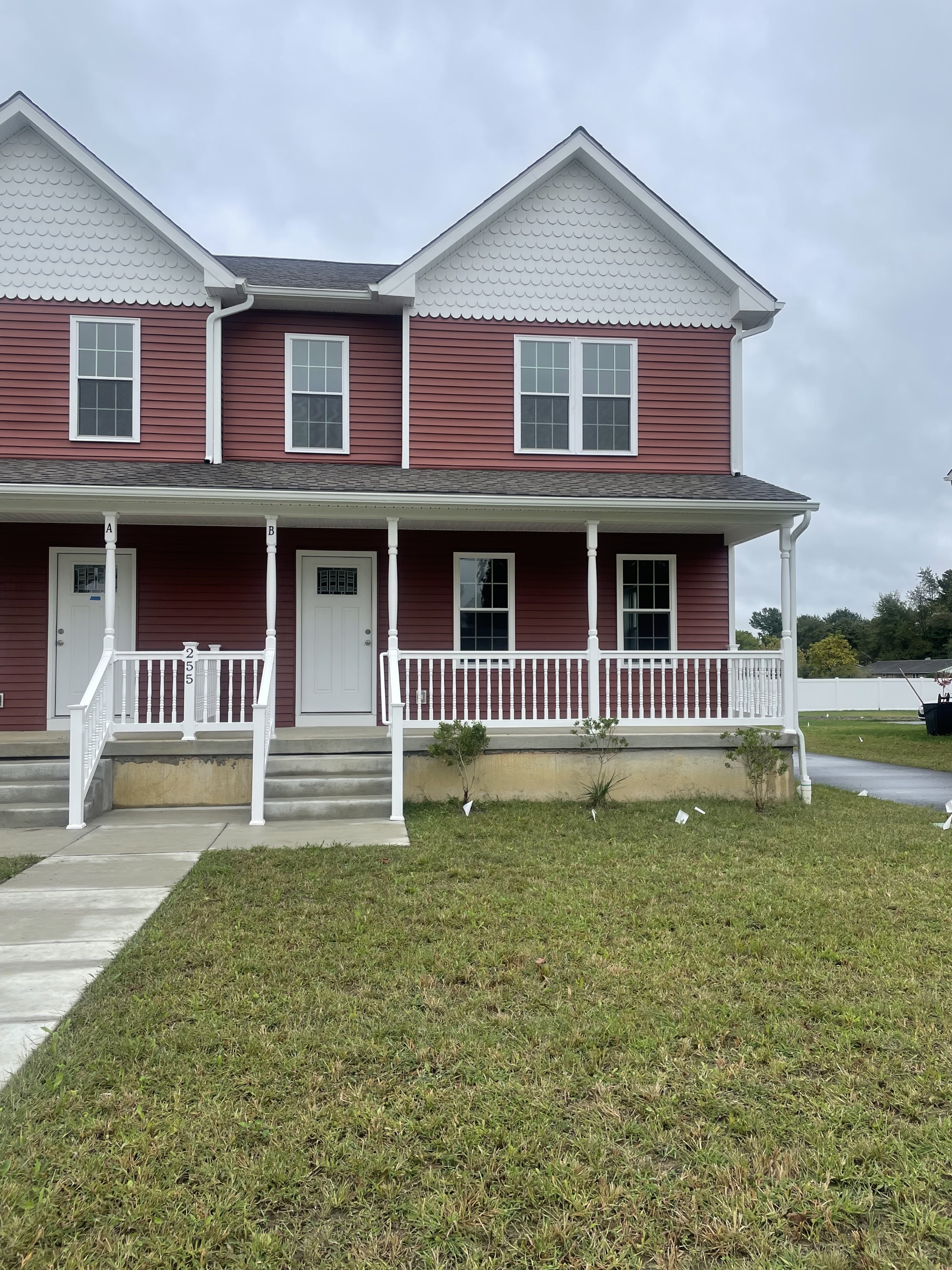 255 W Chestnut St - B